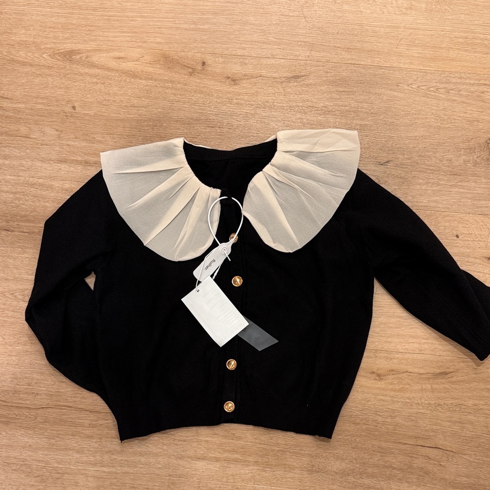 Elegant Black Sweater with Cream Collar